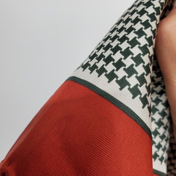 Vintage Silk Scarf Neckerchief Hunter Green Red Houndstooth Hand Rolled 19" - Picture 5 of 7